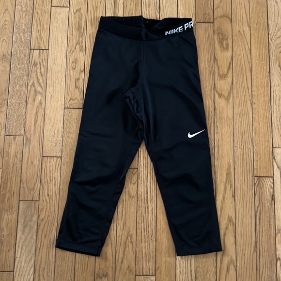 Nike Pants - Nike Pro capri leggings